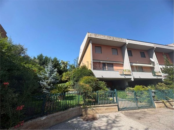 casa indipendente in vendita a Perugia in zona Santa Lucia