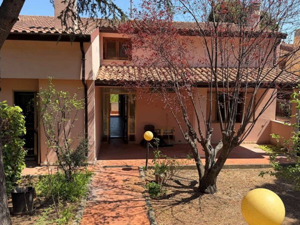 casa indipendente in vendita a Perugia in zona Lacugnano