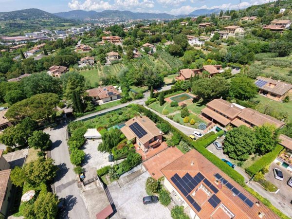 casa indipendente in vendita a Perugia in zona Prepo