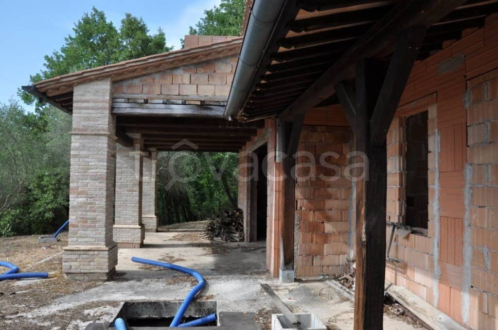 casa indipendente in vendita a Perugia in zona Lacugnano