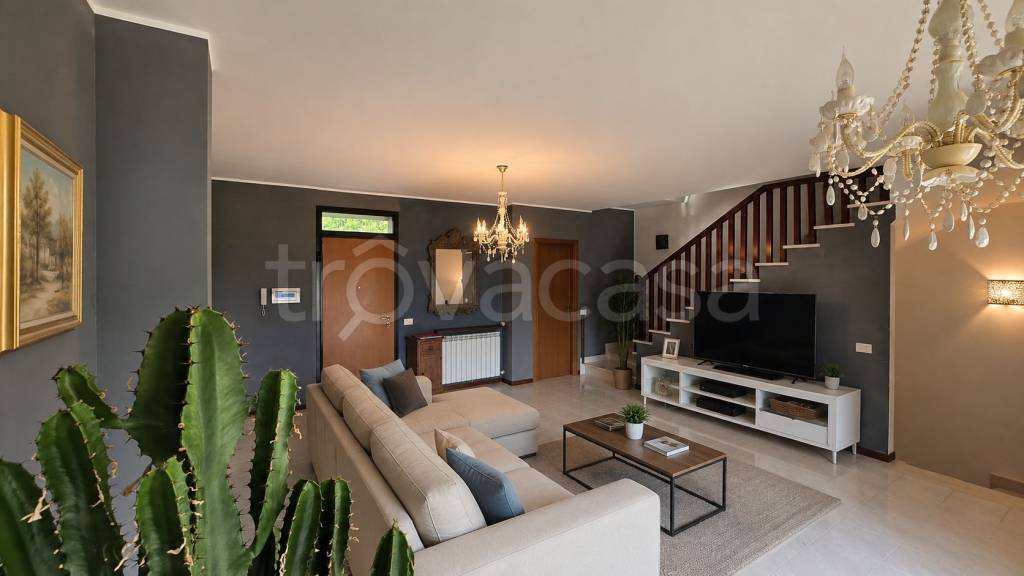 casa indipendente in vendita a Perugia in zona Lacugnano