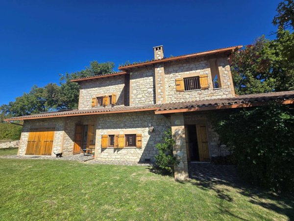 casa indipendente in vendita a Perugia in zona Cordigliano