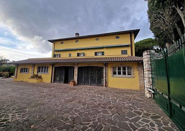 casa indipendente in vendita a Perugia in zona Montebello