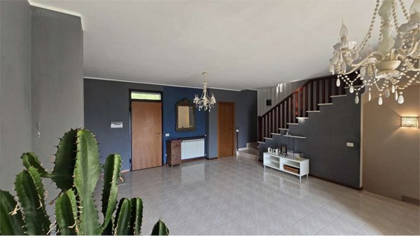 casa indipendente in vendita a Perugia in zona Lacugnano