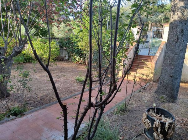 casa indipendente in vendita a Perugia in zona Lacugnano