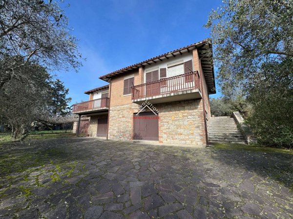 casa indipendente in vendita a Perugia in zona Fontignano
