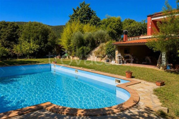 casa indipendente in vendita a Perugia