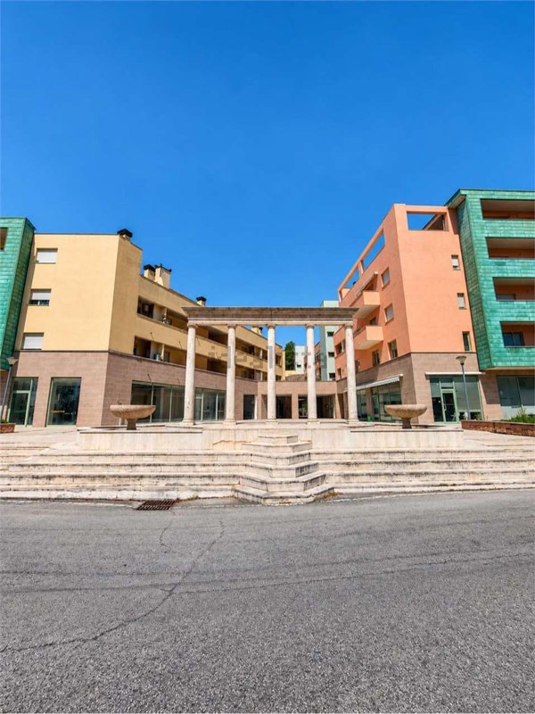 ufficio in vendita a Perugia in zona Madonna Alta