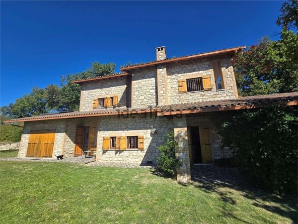 casa indipendente in vendita a Perugia