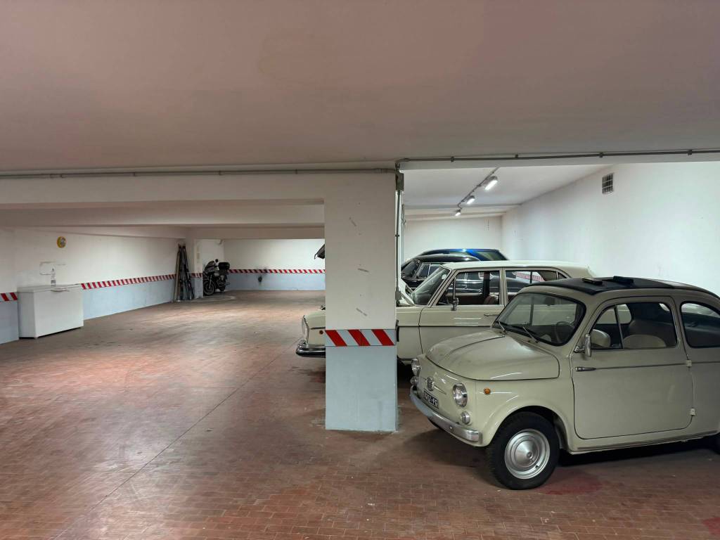 locale commerciale in vendita a Perugia in zona Stazione
