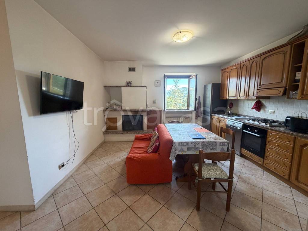 casa indipendente in vendita a Perugia in zona Pianello