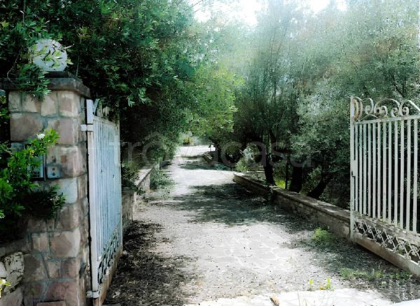 casa indipendente in vendita a Perugia in zona Lacugnano