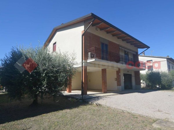 casa indipendente in vendita a Perugia in zona Parlesca