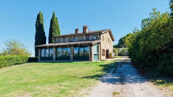 casa indipendente in vendita a Perugia in zona Centro Città