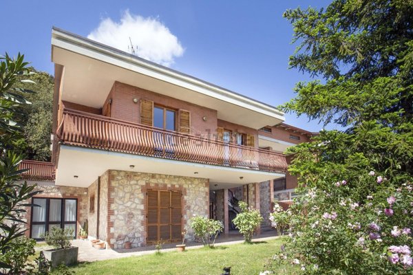 casa indipendente in vendita a Perugia in zona Ferro di Cavallo