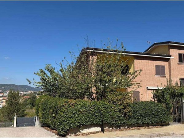 casa indipendente in vendita a Perugia in zona Prepo