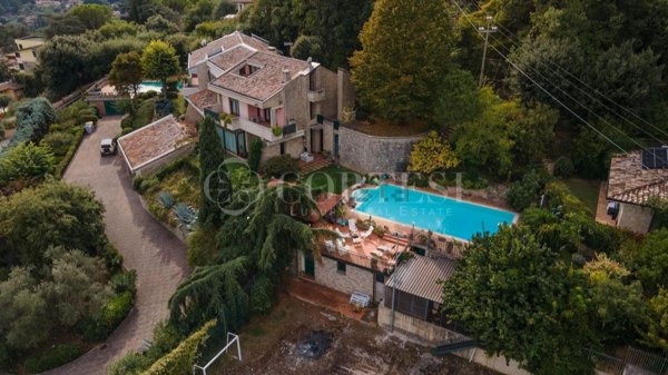 casa indipendente in vendita a Perugia in zona Ferro di Cavallo