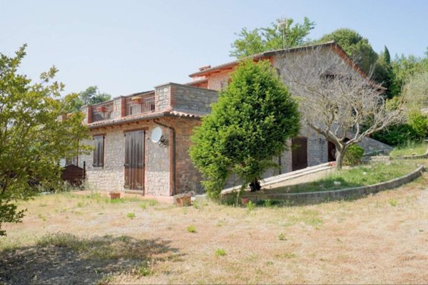 casa indipendente in vendita a Perugia in zona Centro Città