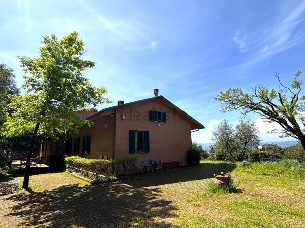casa indipendente in vendita a Perugia in zona Ferro di Cavallo