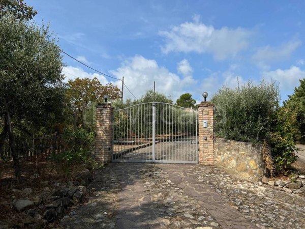 casa indipendente in vendita a Piegaro