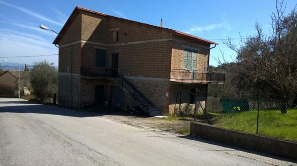esavano in vendita a Piegaro
