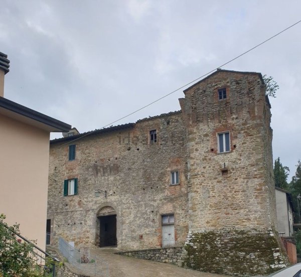 esavano in vendita a Piegaro in zona Macereto