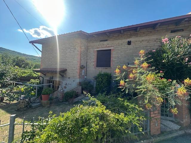 casa indipendente in vendita a Piegaro