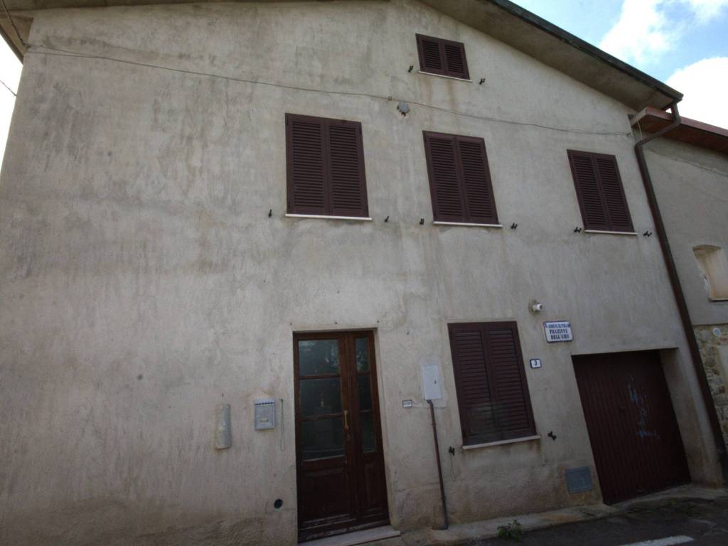 intera palazzina in vendita a Piegaro in zona Oro