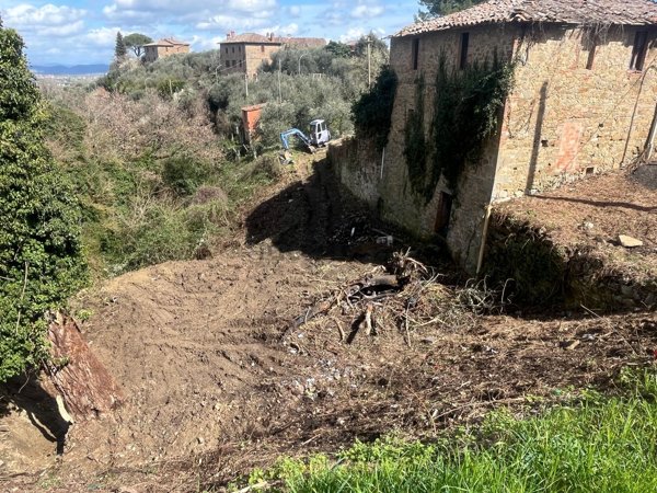 esavano in vendita a Piegaro