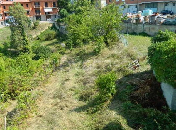 locale commerciale in vendita a Piegaro