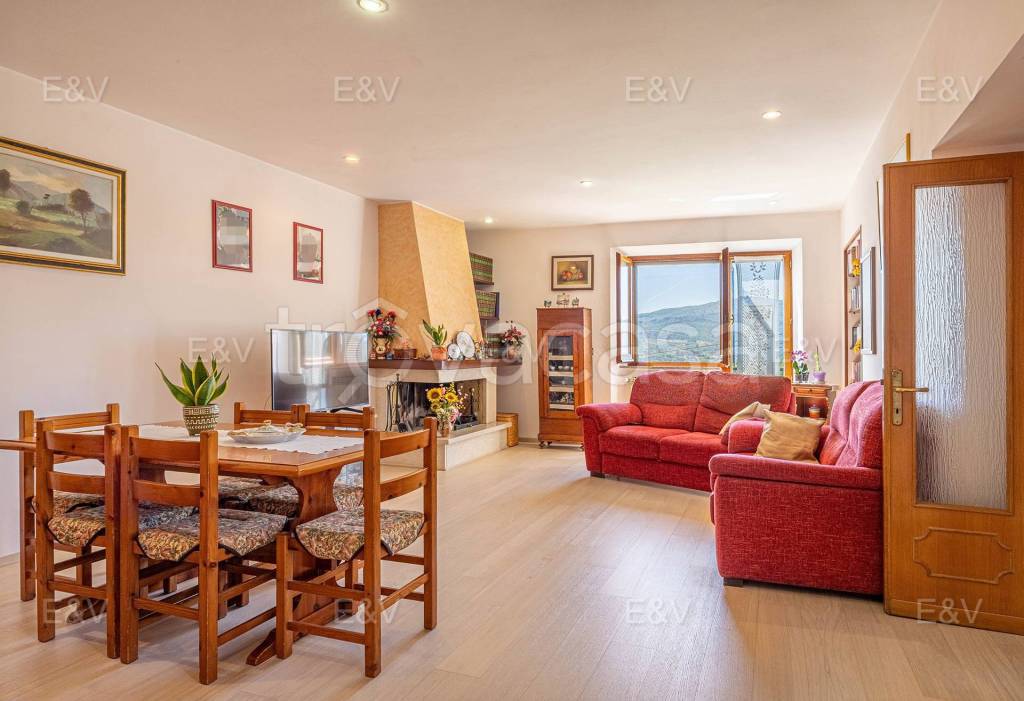 casa indipendente in vendita a Piegaro