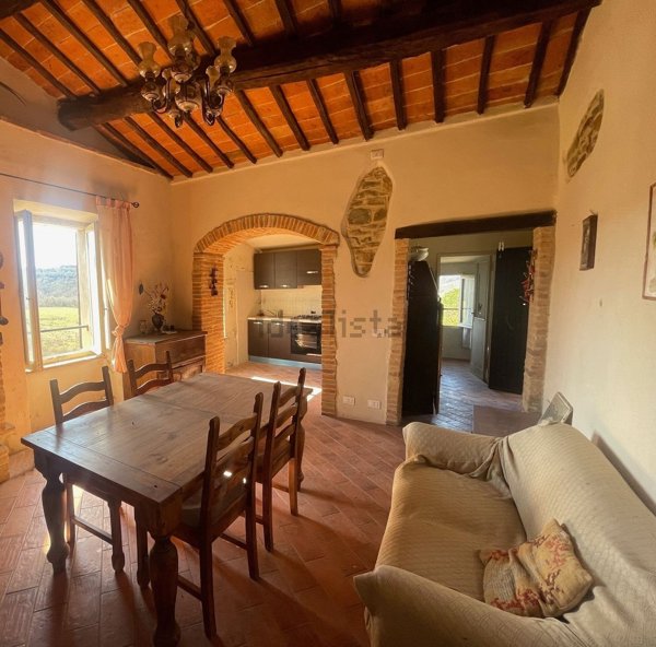 intera palazzina in vendita a Piegaro