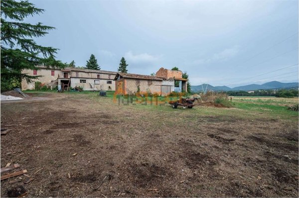 casale in vendita a Piegaro