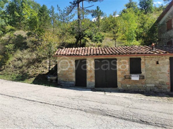 locale commerciale in vendita a Pietralunga