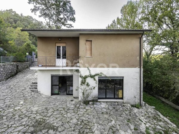 casa indipendente in vendita a Pietralunga in zona Corniole