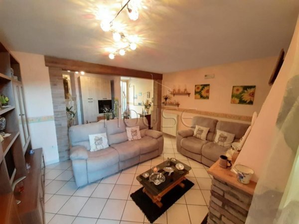 casa indipendente in vendita a Pietralunga
