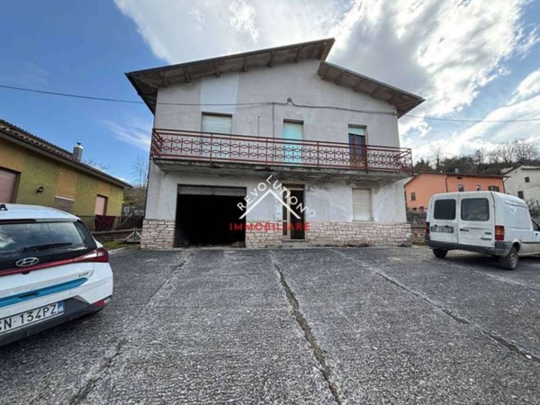 casa indipendente in vendita a Pietralunga