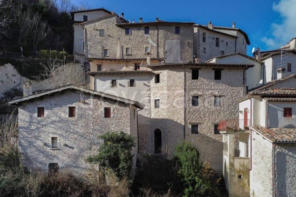 casa indipendente in vendita a Preci in zona Roccanolfi