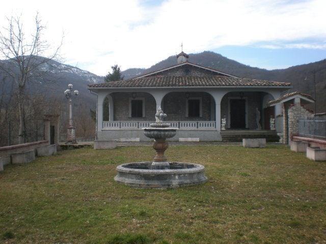 casa indipendente in vendita a Preci in zona San Vito