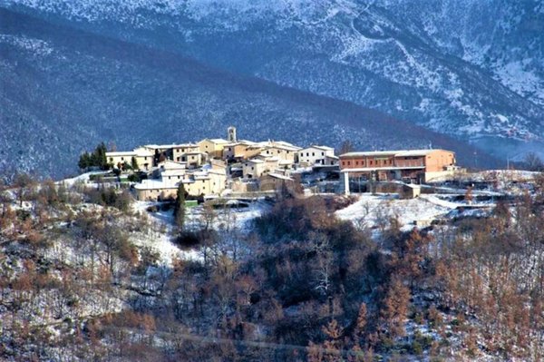 appartamento in vendita a Preci in zona Montaglioni
