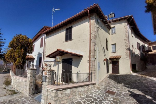 appartamento in vendita a Preci in zona Valle