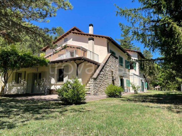 casa indipendente in vendita a Preci in zona Saccovescio