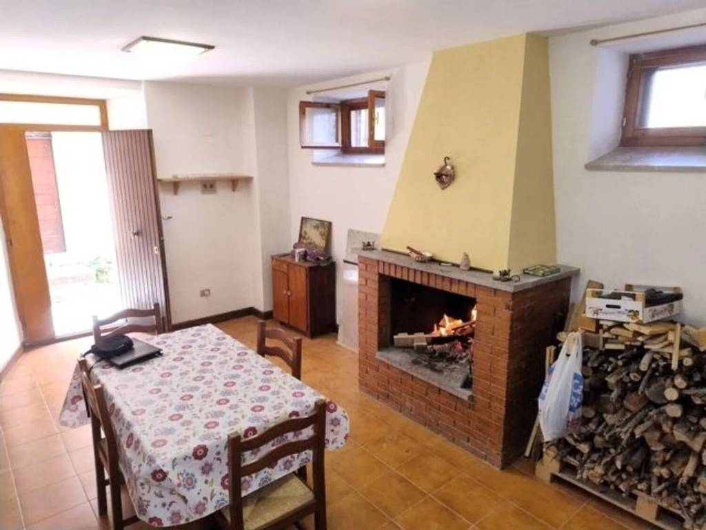 casa indipendente in vendita a Preci