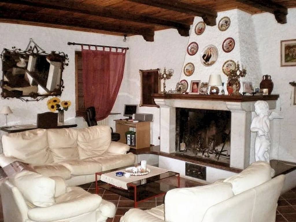 casa indipendente in vendita a Preci in zona San Vito