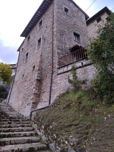 casa indipendente in vendita a Preci in zona Roccanolfi