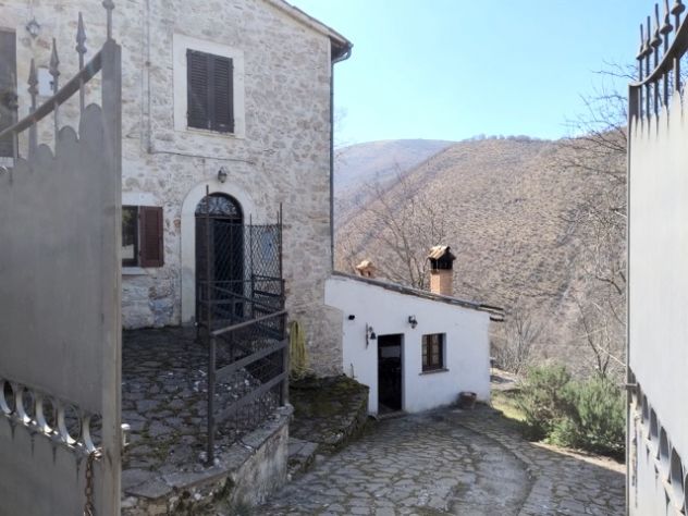 appartamento in vendita a Preci in zona Poggio di Croce