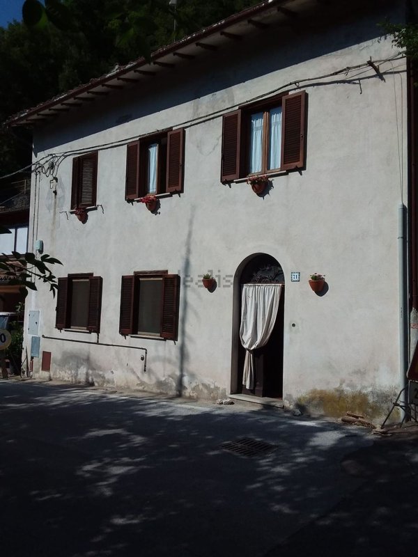 pentavano in vendita a Preci in zona Piedivalle