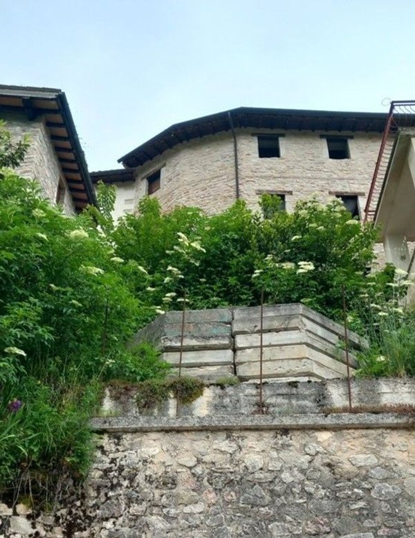 casa indipendente in vendita a Preci in zona Roccanolfi