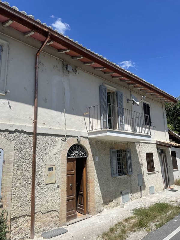 casa indipendente in vendita a Preci in zona Corone