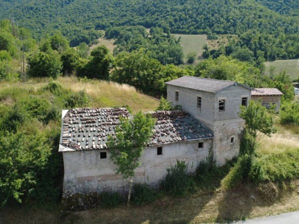 casa indipendente in vendita a Preci in zona Collazzoni